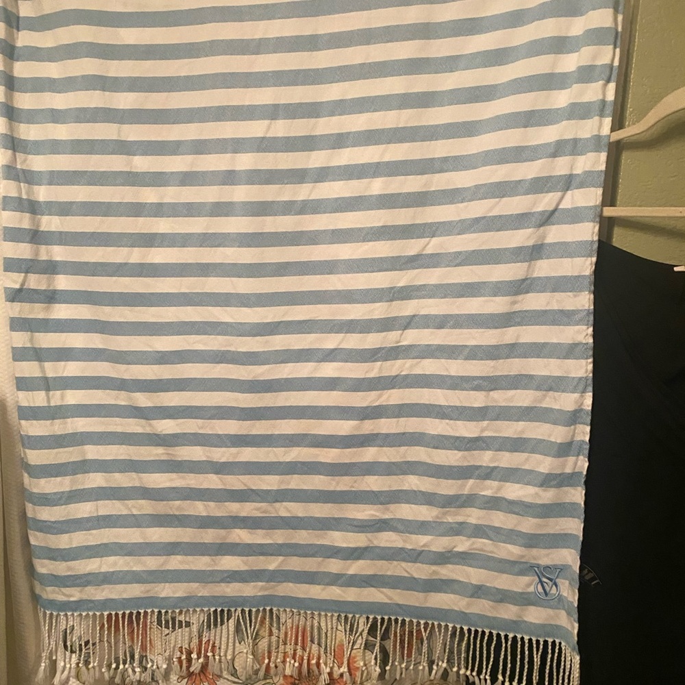 Victoria’s Secret Blue And White Striped Beach Fringe Throw Blanket 50X60 - Picture 2 of 3